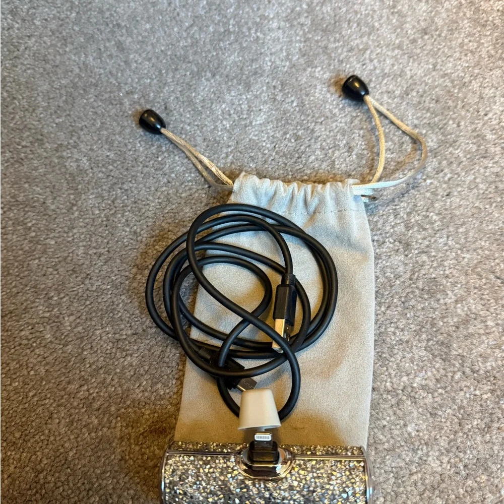 iWALK Silver Portable Charger sparkling lighting type
